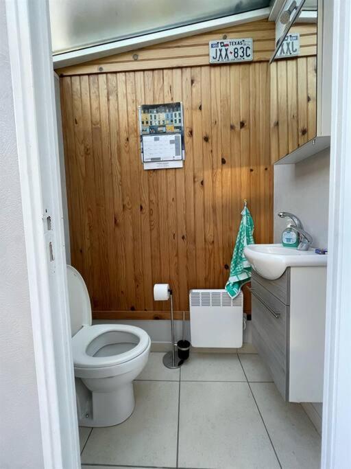 Charming Near Downtown With Garage *