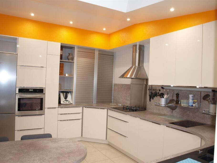 Charming Near Downtown With Garage *